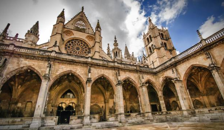 Catedral de León (Pulchra Leonina)