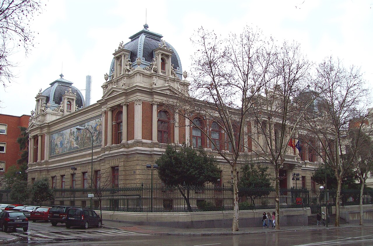 edificio de la Escuela Técnica Superior de Ingenieros de Minas y Energía