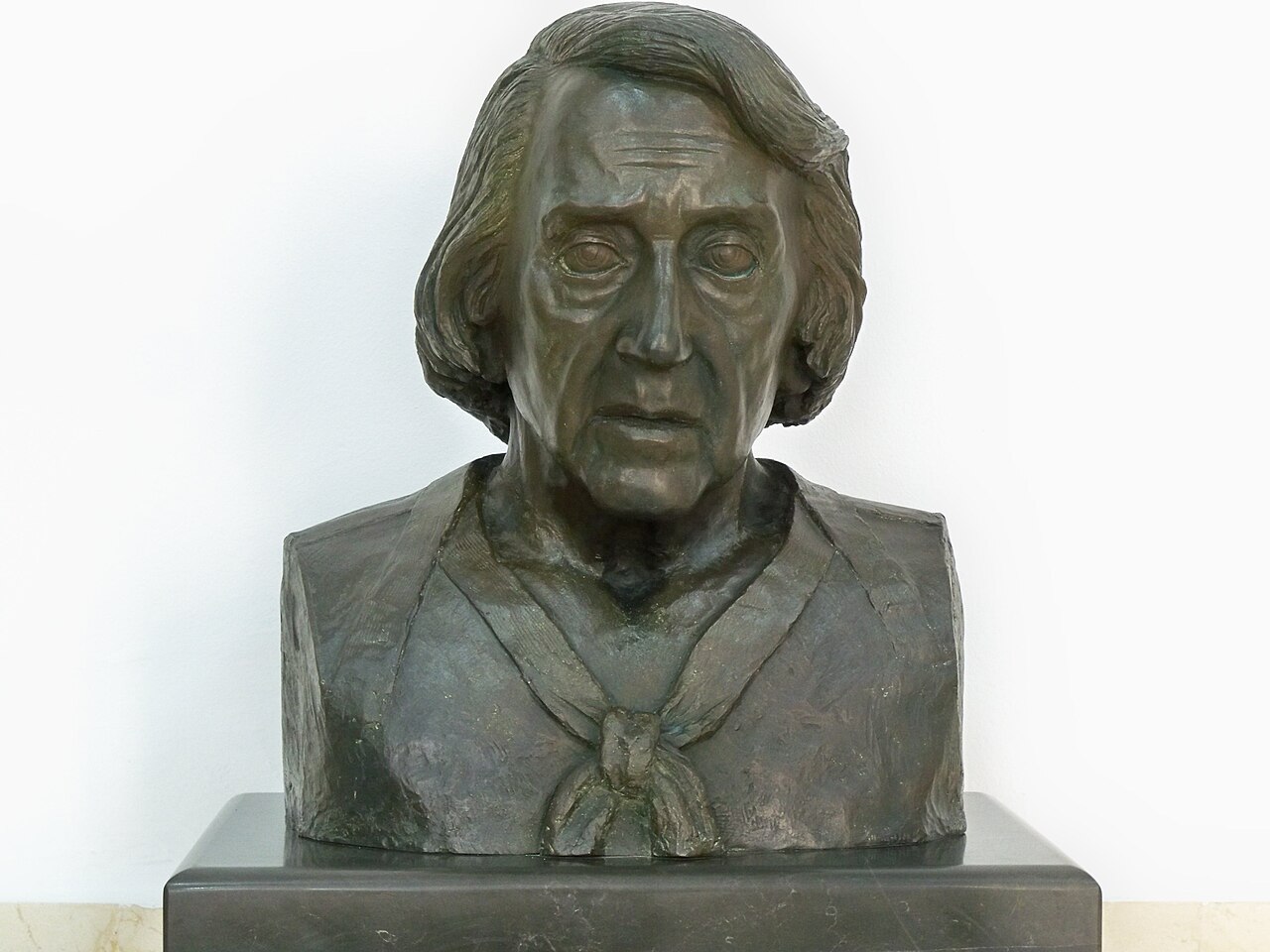 Busto conmemorativo a María Zambrano