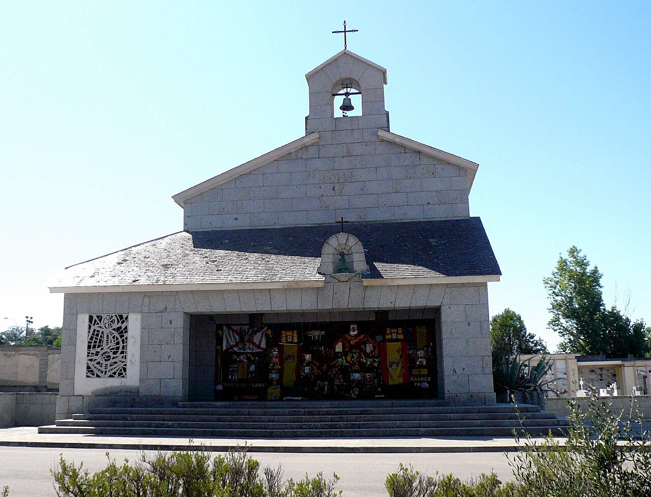 Panteón de Francisco Franco y Carmen Polo en el Cementerio de Mingorrubio (El Pardo, Madrid)