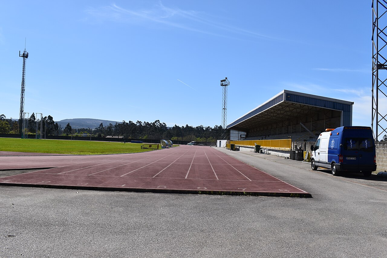 Campo de Fútbol Municipal y Pistas de Atletismo de As Canteiras