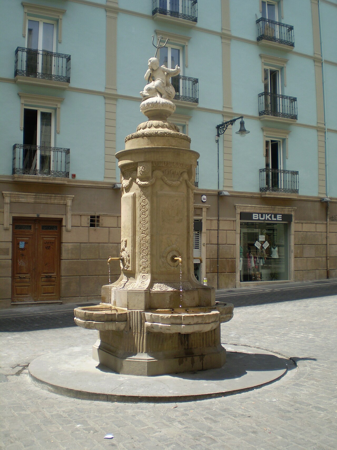 Fuente de Neptuno niño (Pamplona)