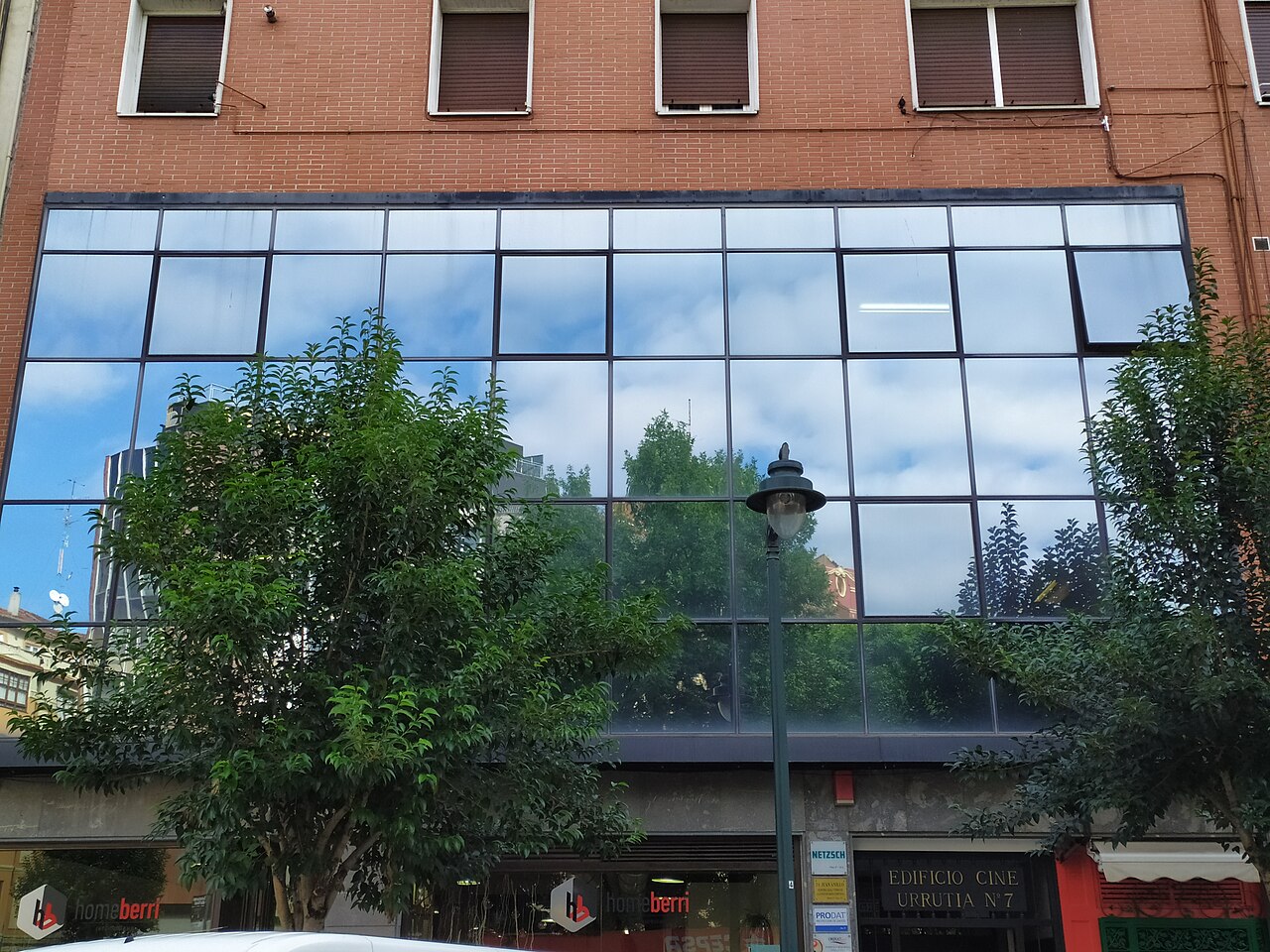 Cine Urrutia