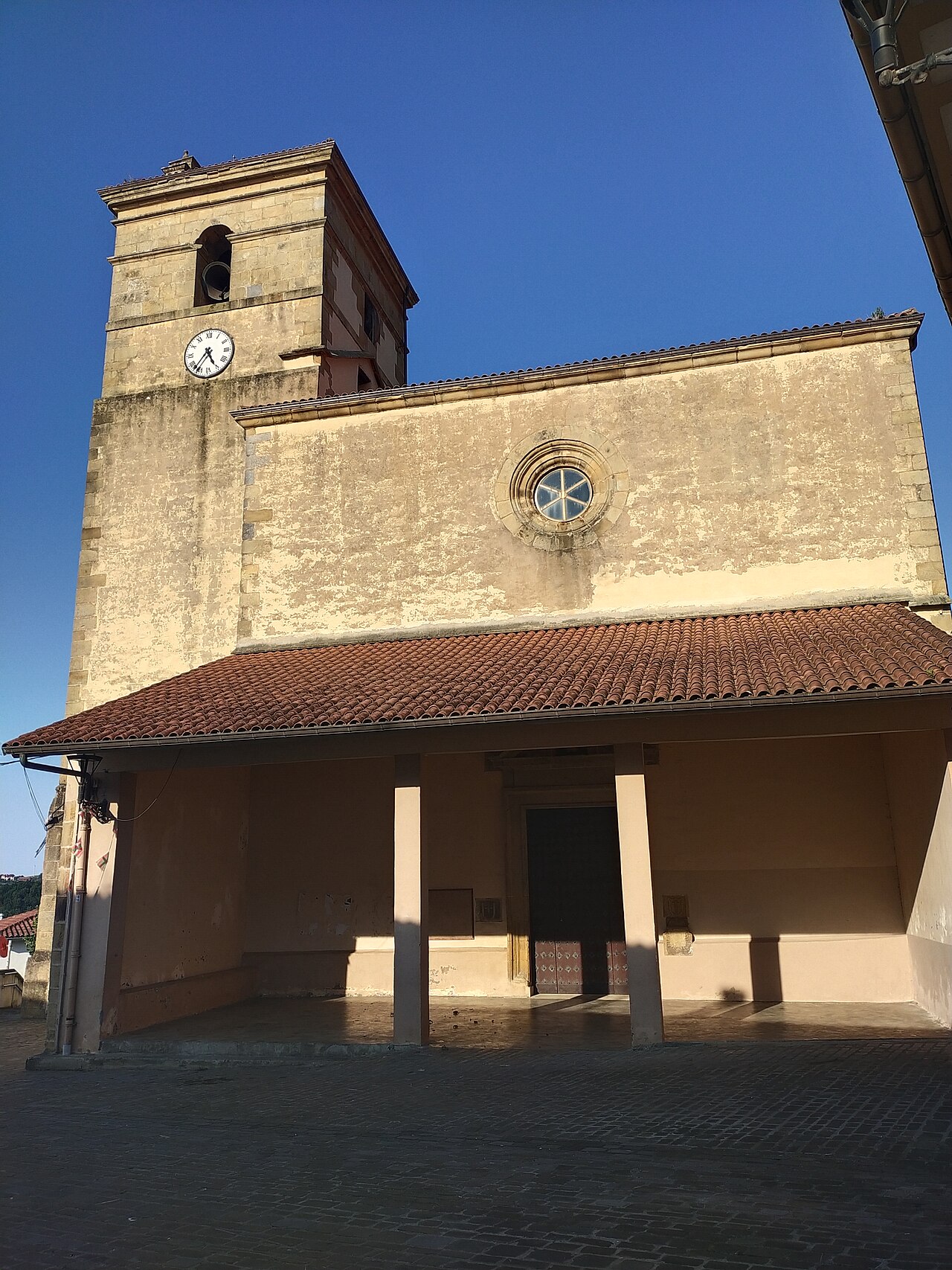 Frontón De La Iglesia De Arroa - Goikoa