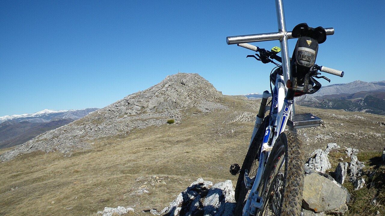La Robla. Fortificaciones d...