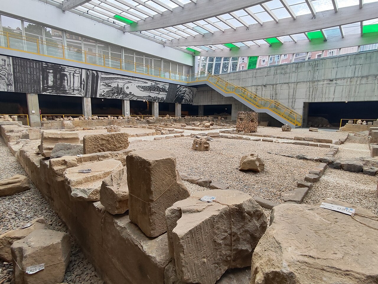Yacimiento de la Plaza del Corazón de María