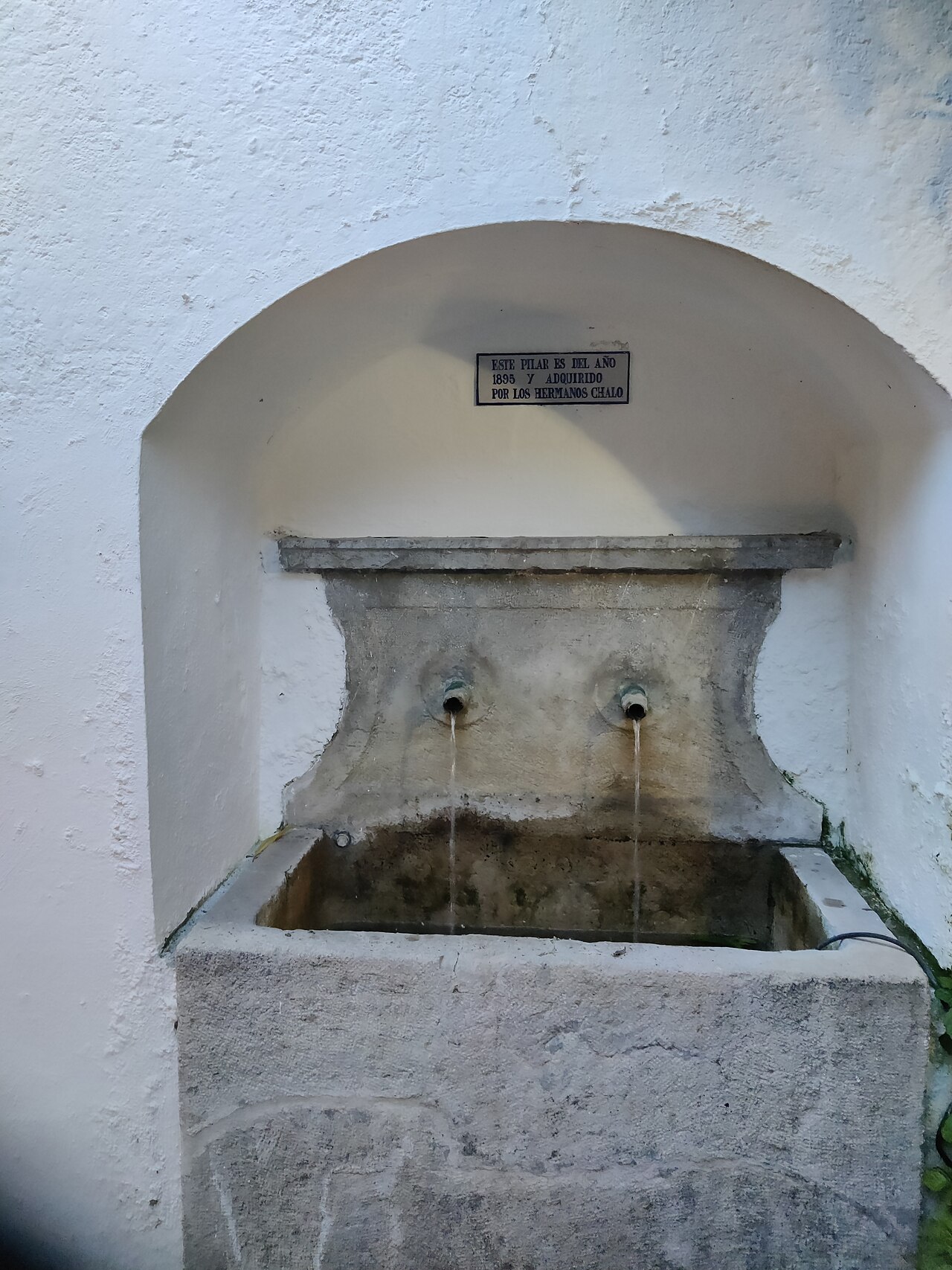 Fuente de la Casa Natal De Enrique Morente