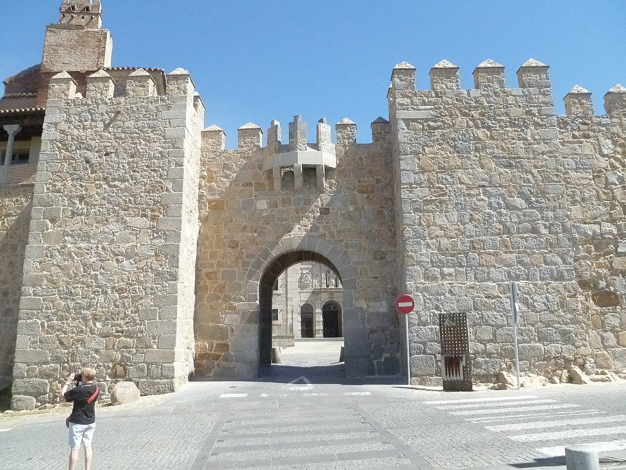 Murallas de Ávila, Puerta de La Santa