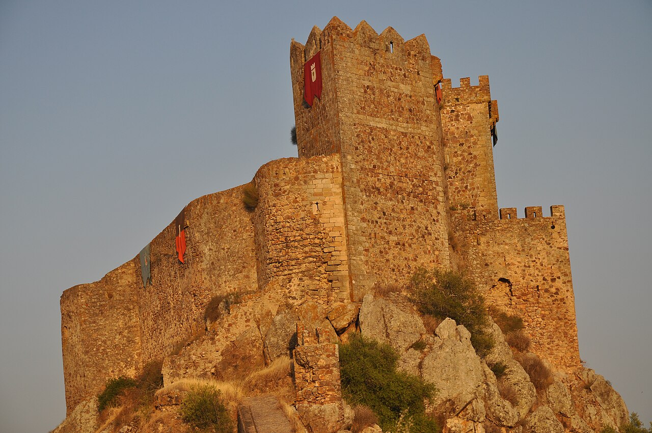 Castillo y restos de fortificación de Alburquerque