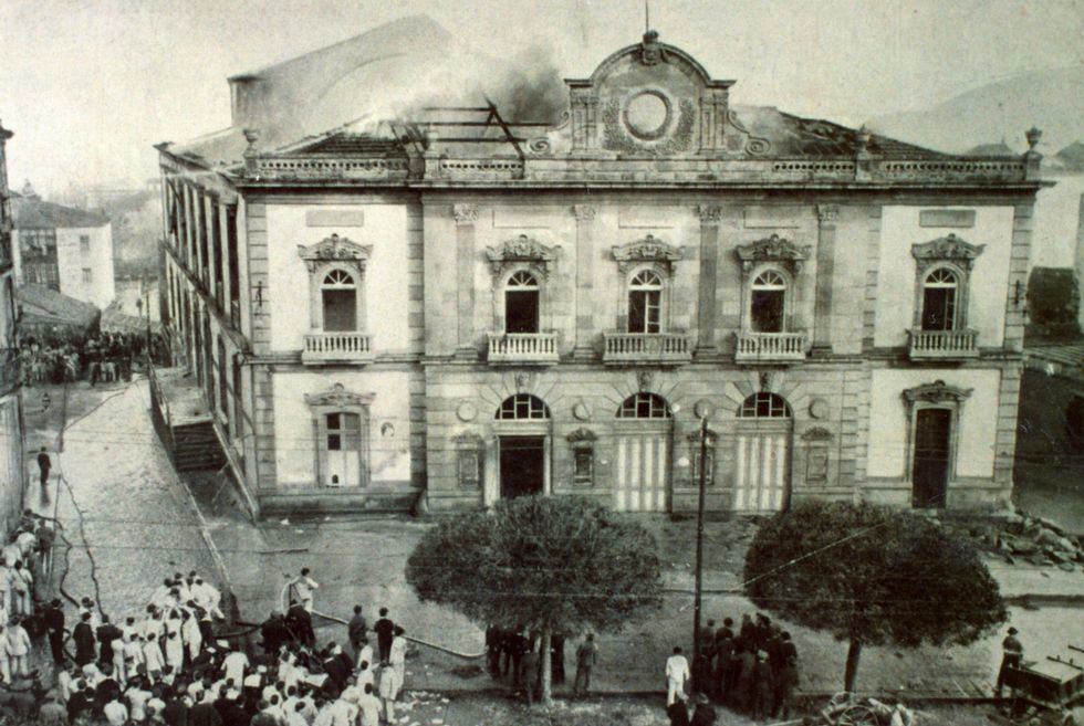 Teatro Rosalía de Castro