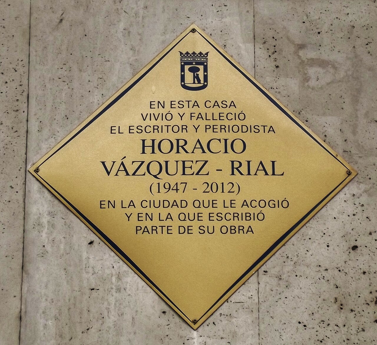 Placa conmemorativa en honor a Horacio Vázquez-Rial