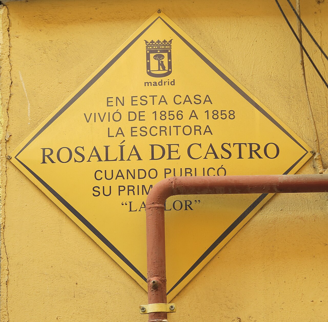 placa conmemorativa en honor a Rosalía de Castro