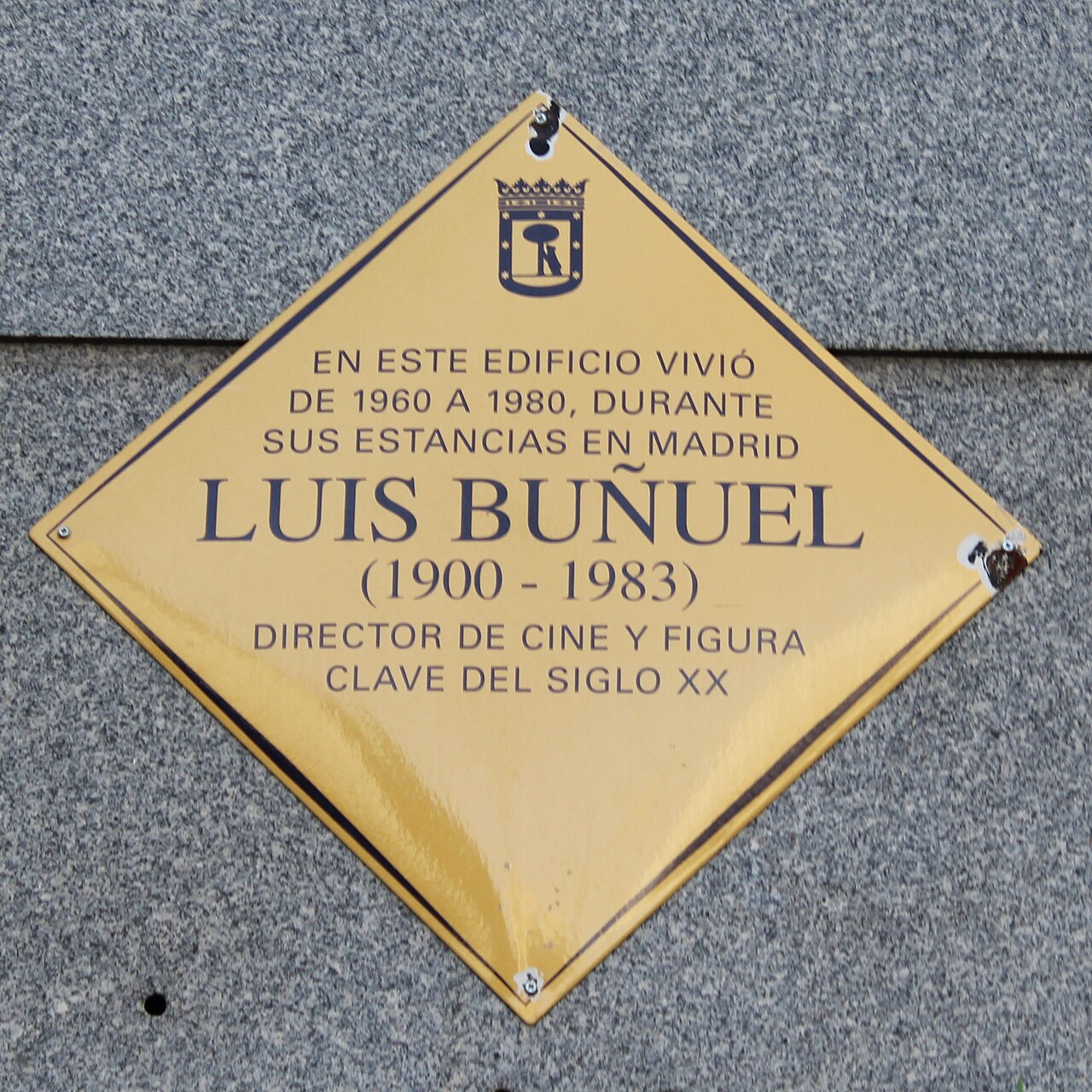 Placa conmemorativa en honor a Luis Buñuel