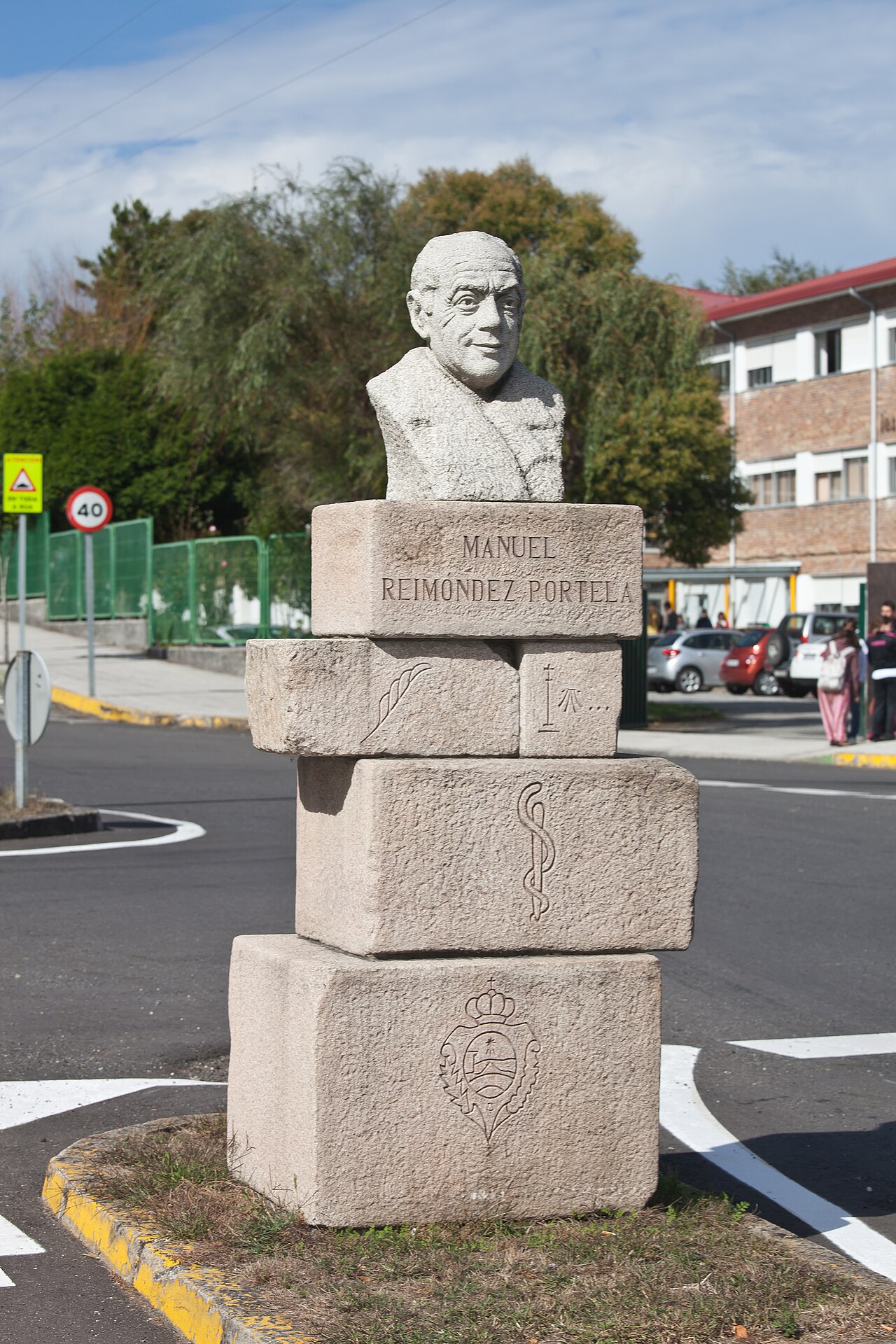 Monumento a Manuel Reimóndez Portela
