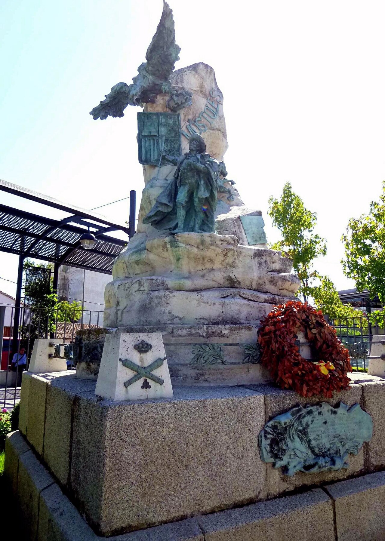 Monumento a Andrés Torrejón
