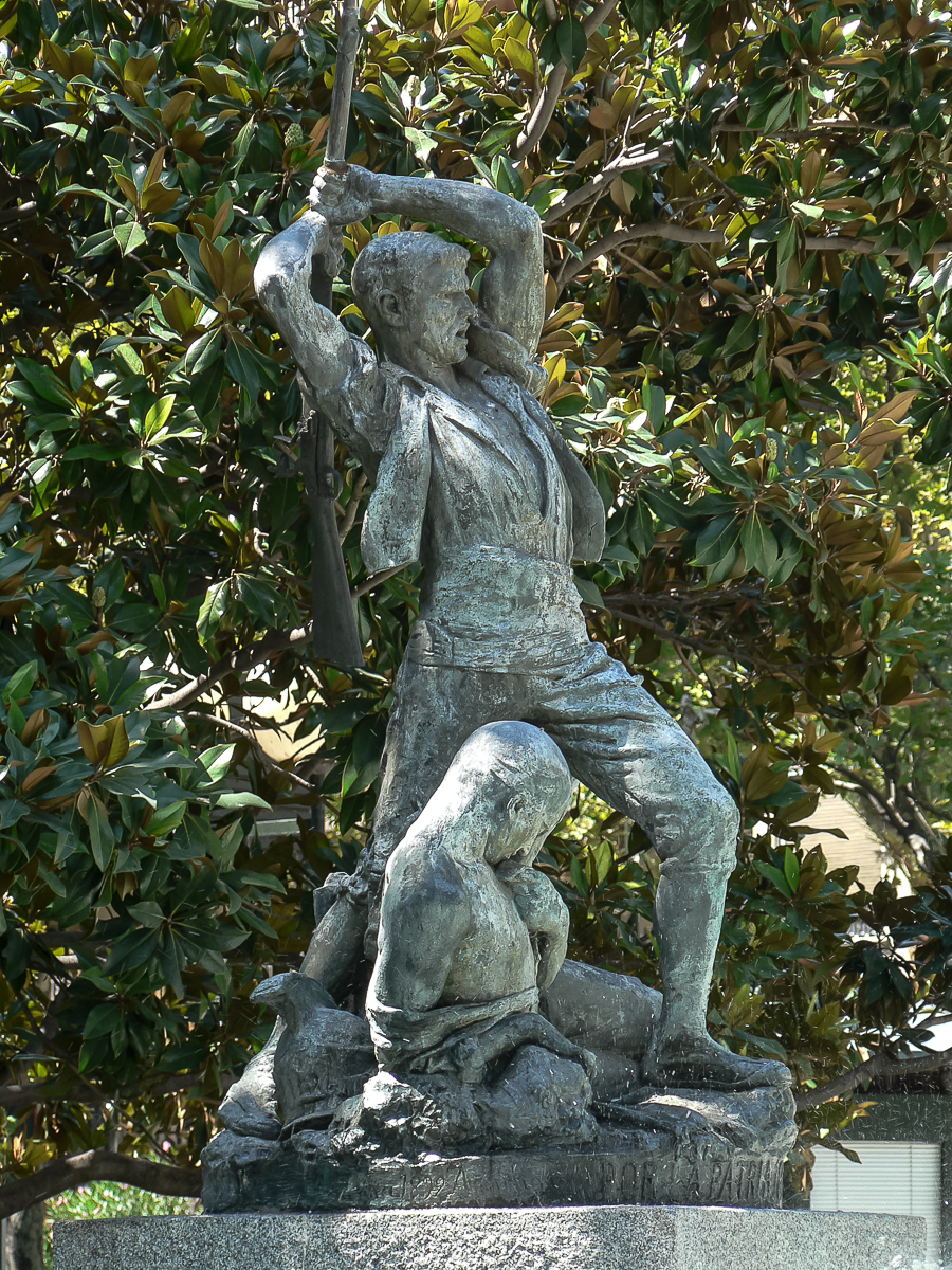 Monumento a los defensores del reducto del Pilar