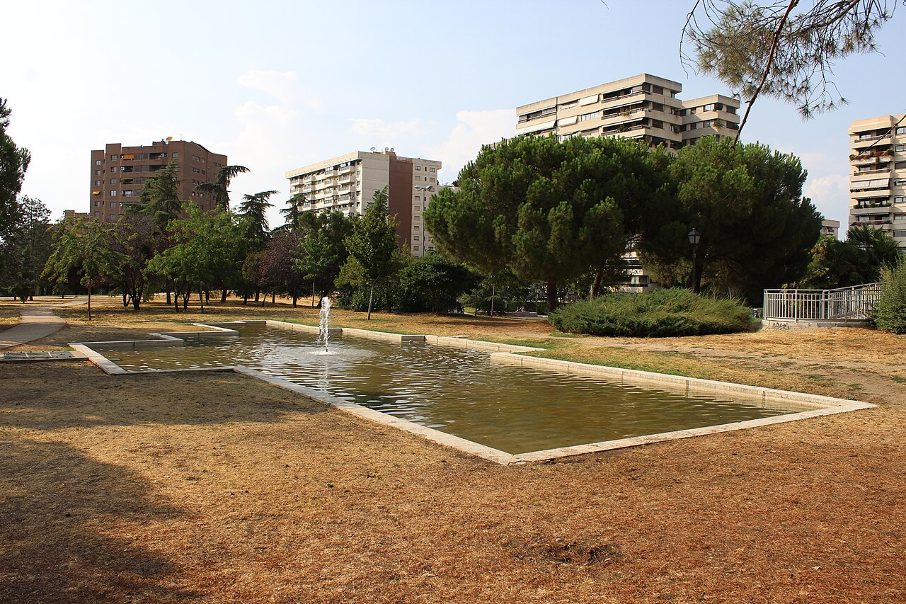 Estanque con surtidor del parque Norte