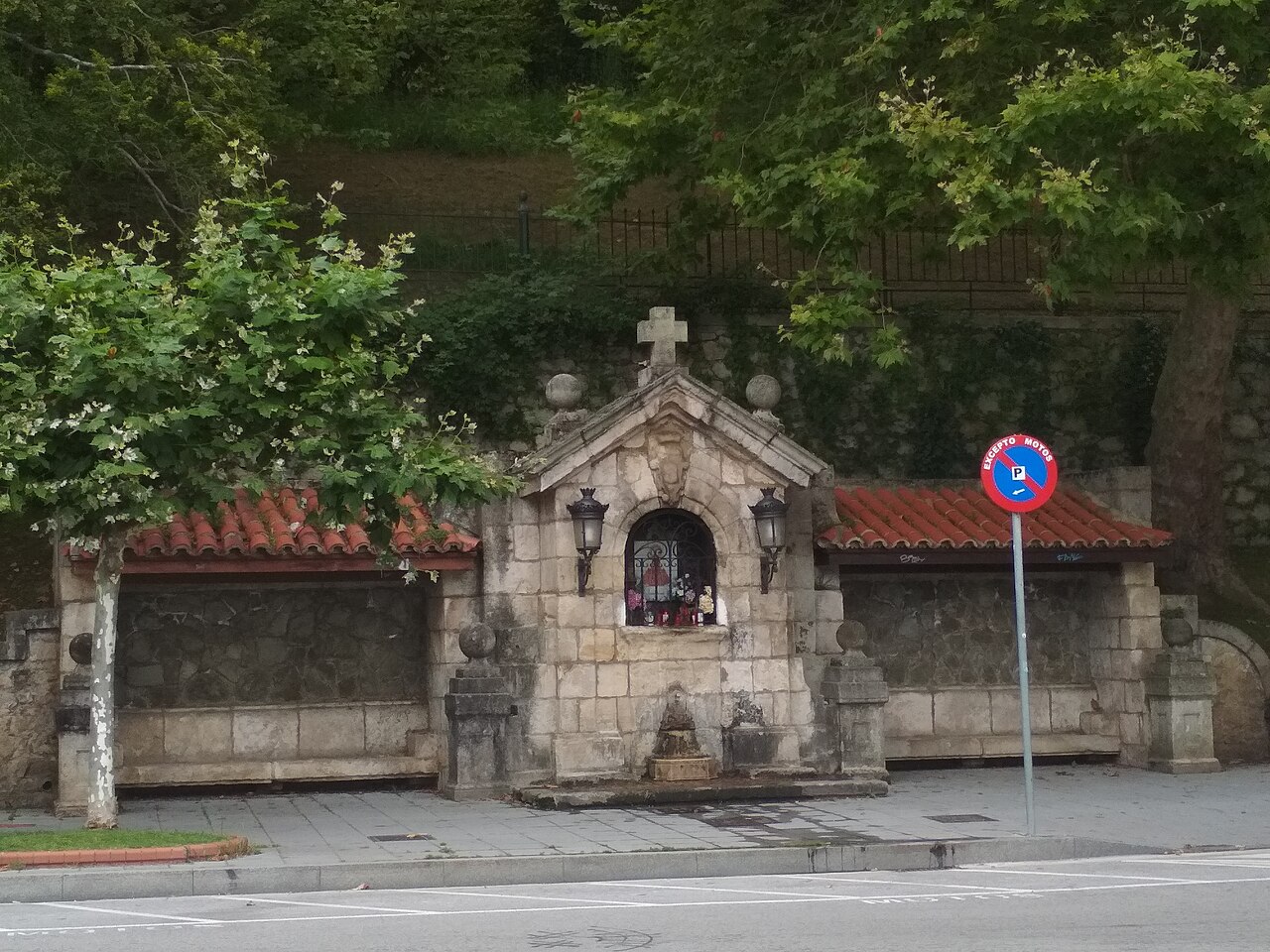 Fuente y humilladero Virgen del Mar