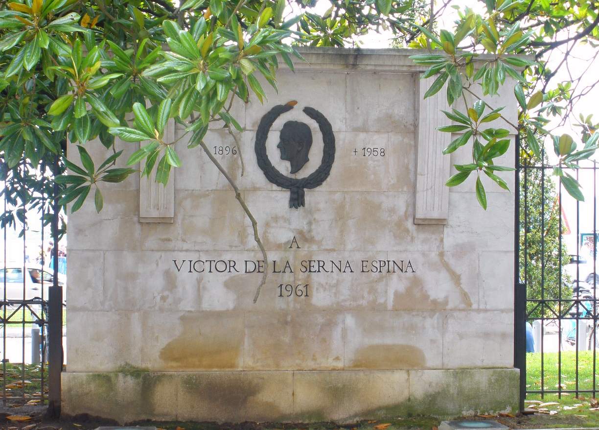 Monumento a Victor de la Serna