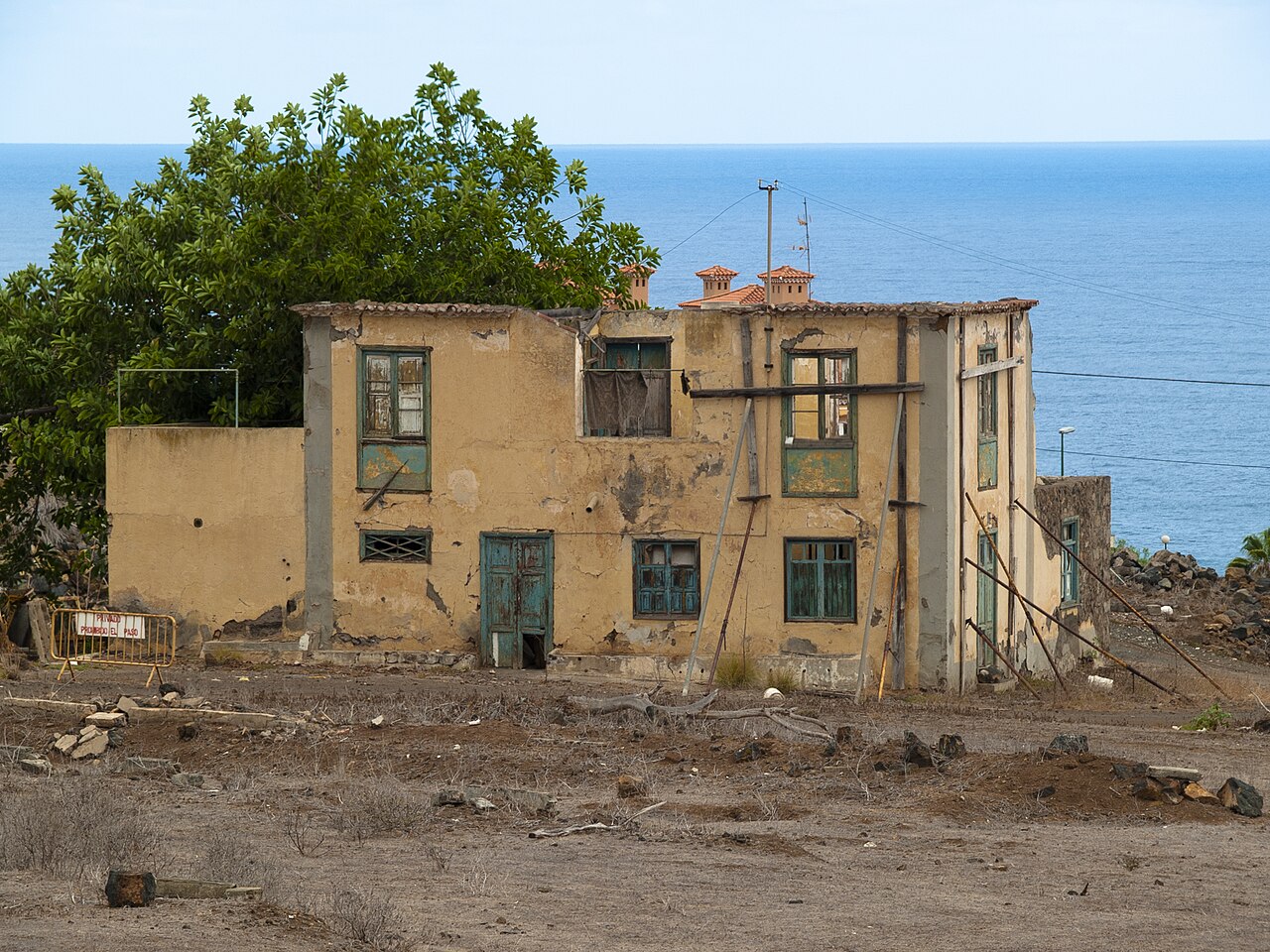 La Casa Amarilla