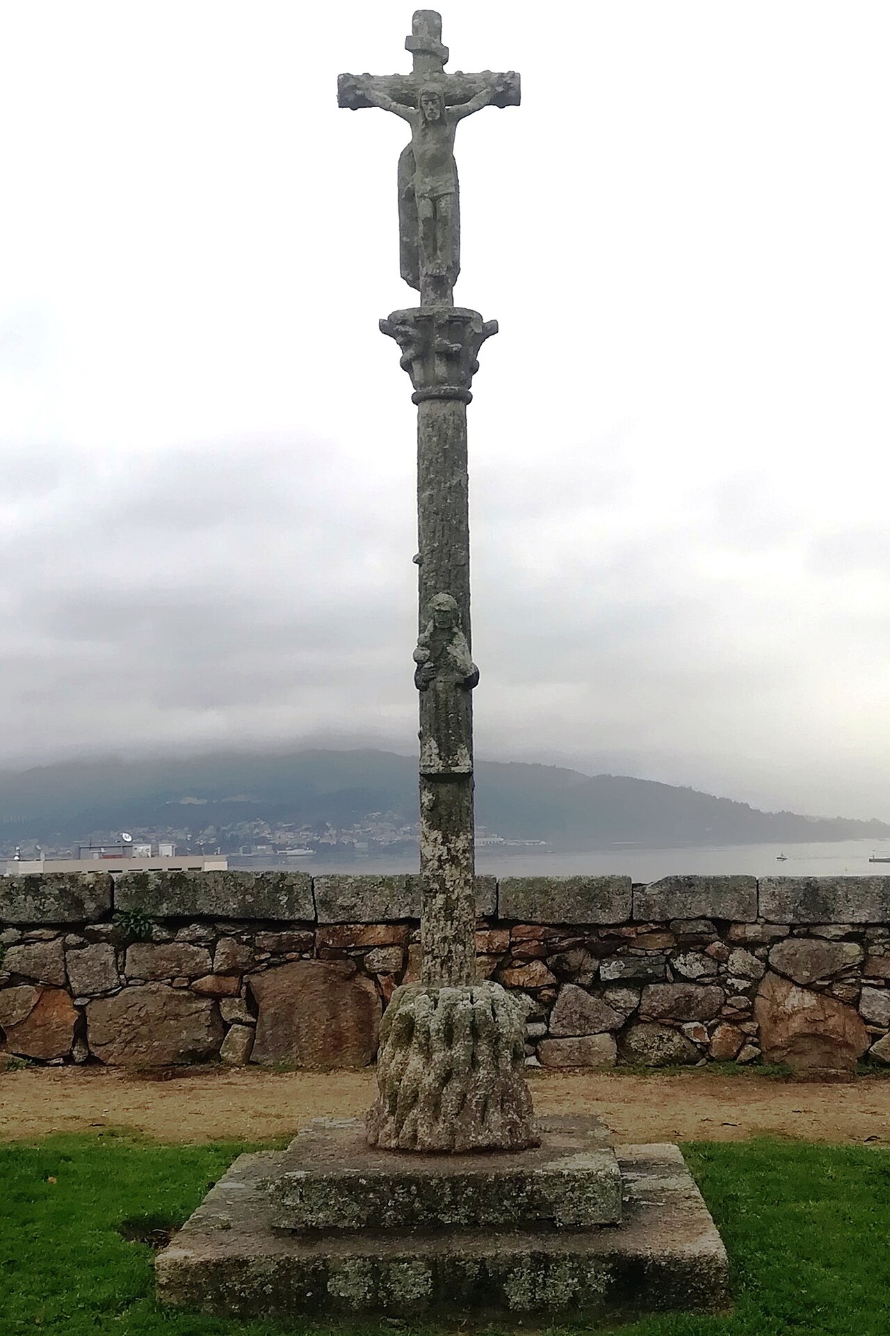 Cruceiro do Castelo de San Sebastián