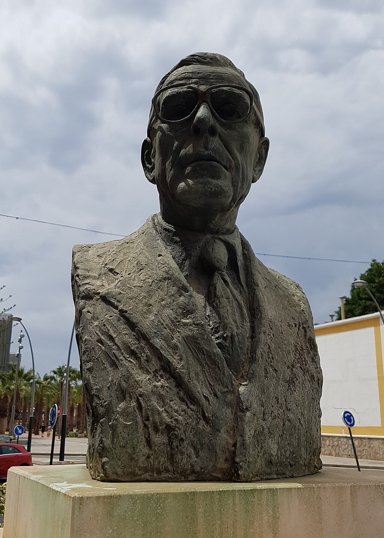 monumento a Gregorio García Segura