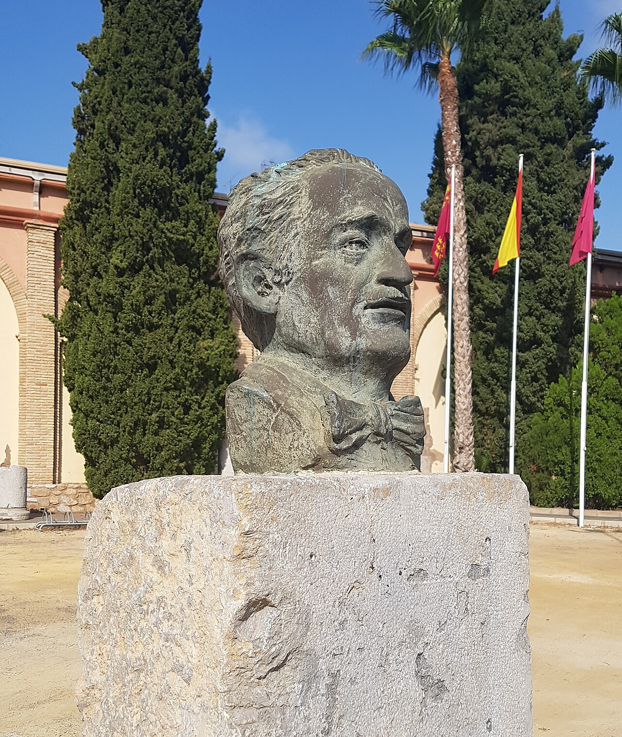 monumento a Antonio Beltrán Martínez