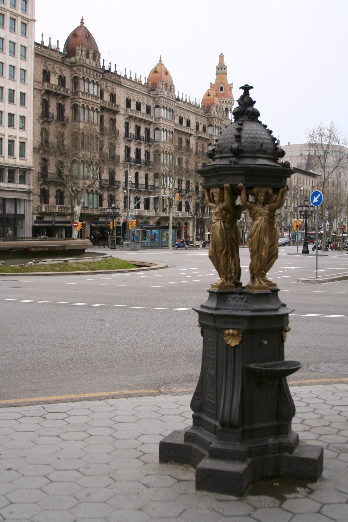 Font Wallace, Passeig de Gràcia - Gran Via